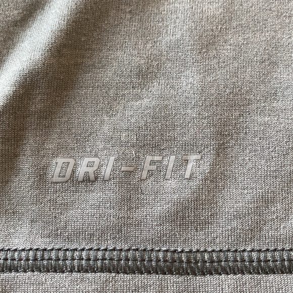 Nike DriFit Tee Grey. Size Small. - Picture 3 of 5
